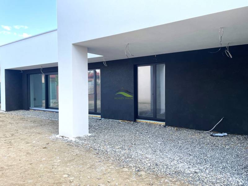 LUXUSNÁ Moderná NOVOSTAVBA v stave Štandard pod Hrádkom