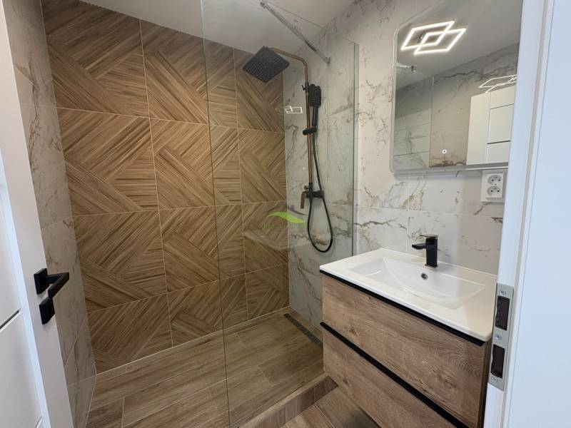 REZERVOVANÉ -Moderný 4izbový byt -kompl.rekonšt. -na ZÁPADE