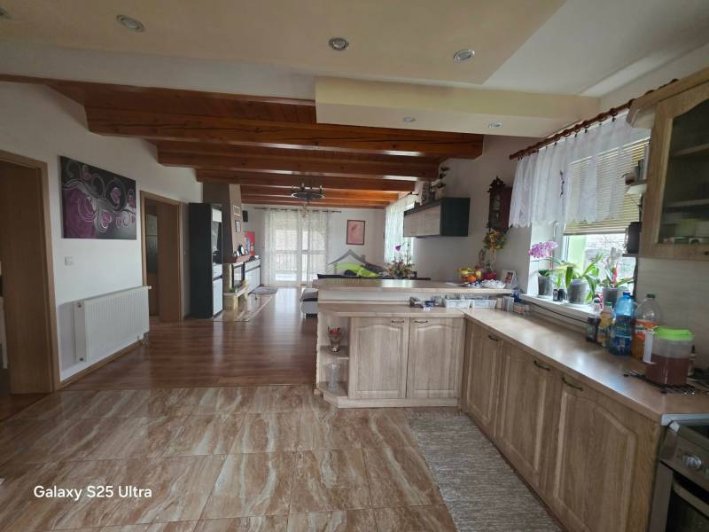 fbf7fa54-6716-42c4-b21e-eaf8539b9cbe (1).jpg