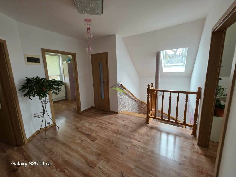 e3eedbfd-d4e1-4d7b-9fc8-70c6d5383f48 (1).jpg