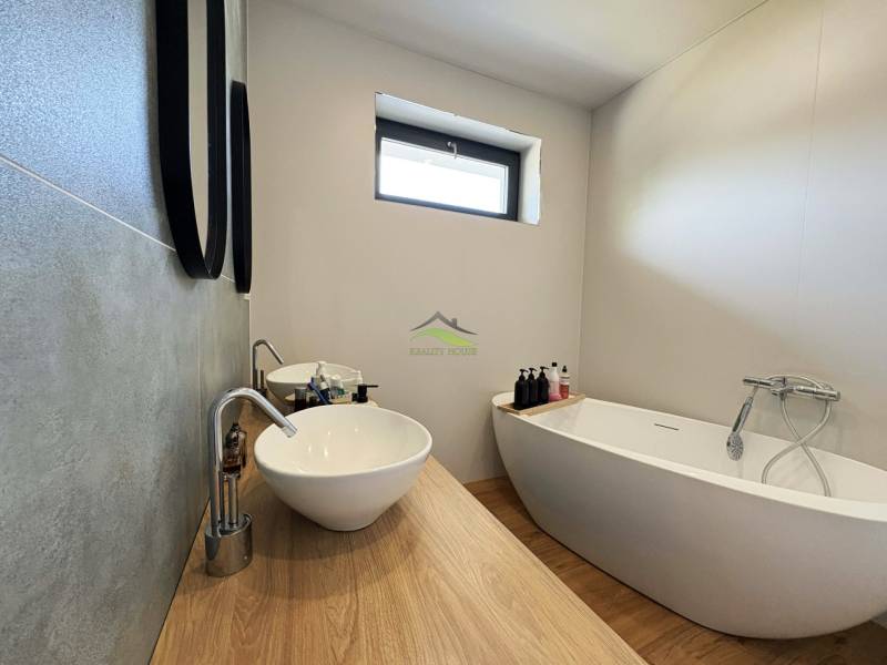 Exkluzívne u nás Lukratívna a veľmi vkusná Moderná Novostavba 