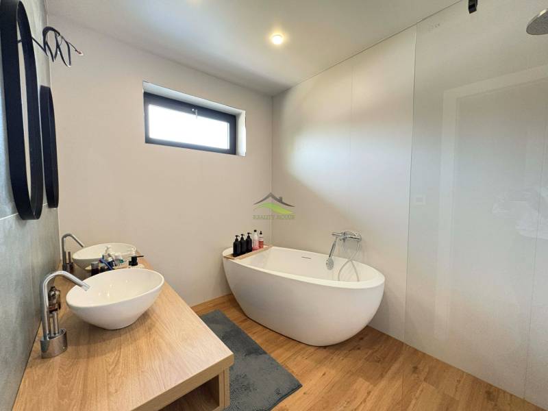 Exkluzívne u nás Lukratívna a veľmi vkusná Moderná Novostavba 