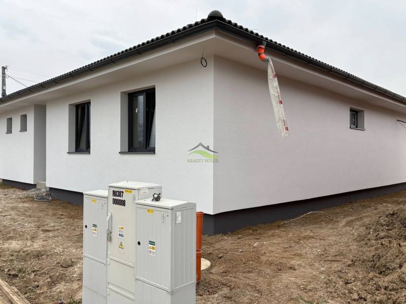 Murovaná Novostavba - Rodinný dom s pekným pozemkom 800m2