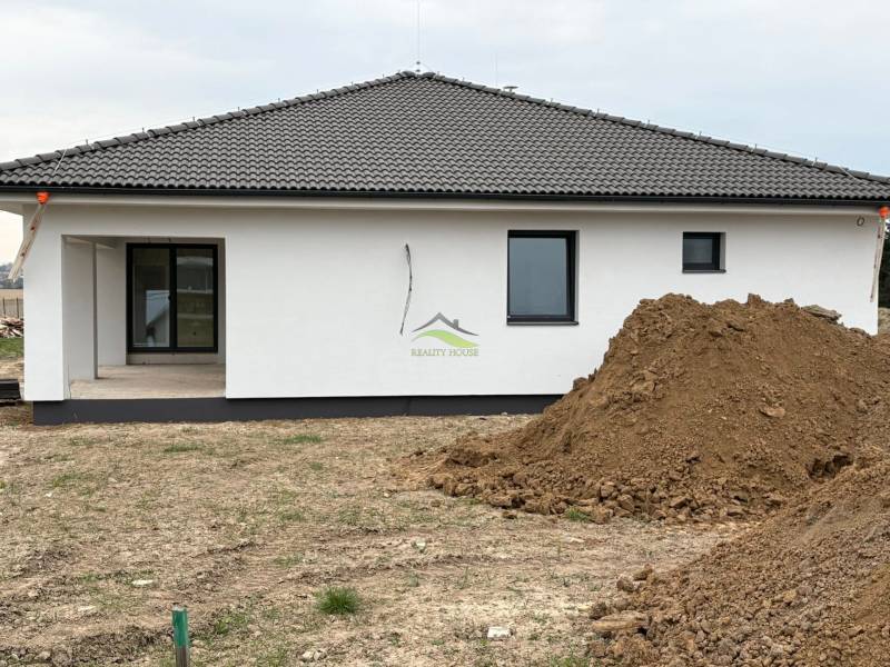 Murovaná Novostavba - Rodinný dom s pekným pozemkom 800m2