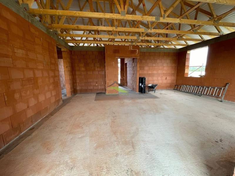 Murovaná Novostavba - Rodinný dom s pekným pozemkom 800m2