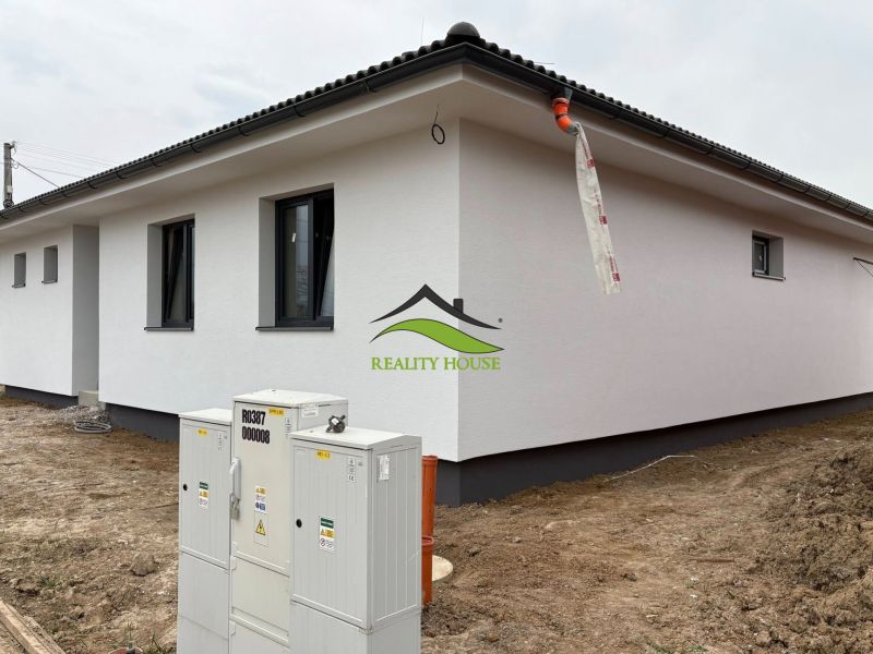 Murovaná Novostavba - DOM s pekným pozemkom 800m2